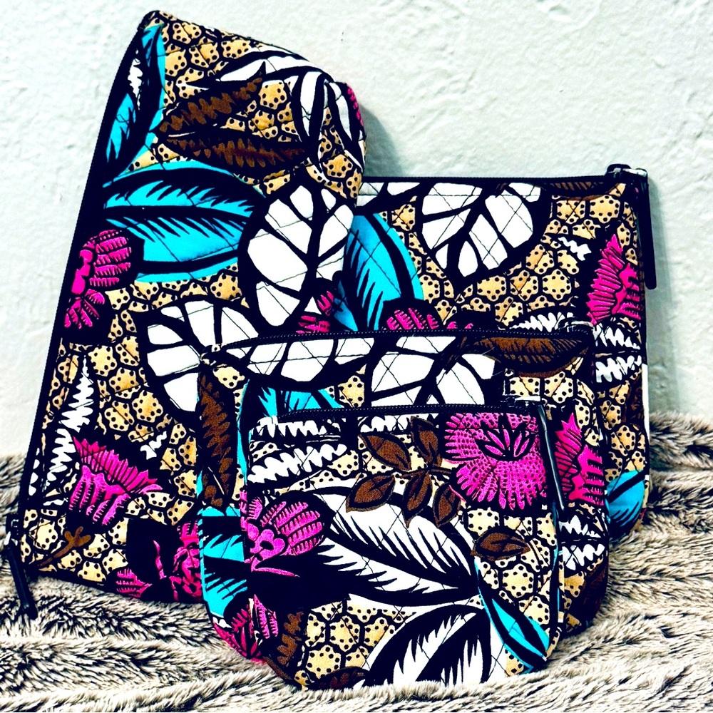 Vera Bradley bundle 4 pouches like new!